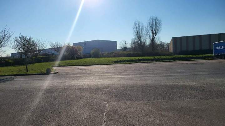 Station de recharge électrique poids lourd chez Transport Malherbe Vironvay (27)