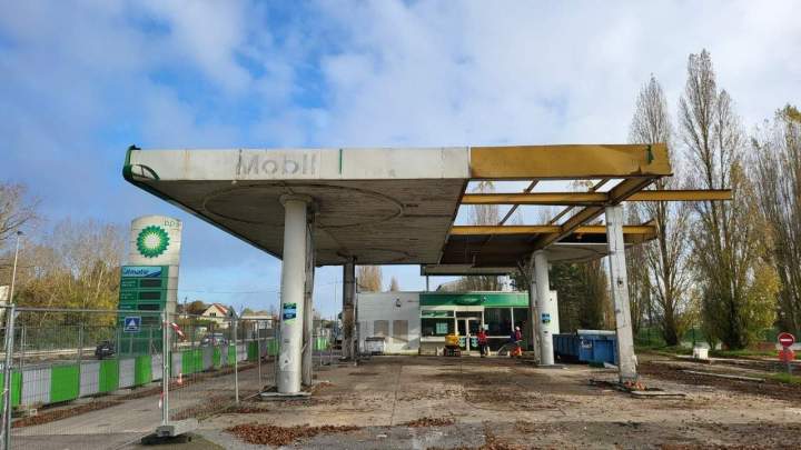 Dépose complète, tri et évacuation de l’auvent (archive station BP anciennement Mobil)
